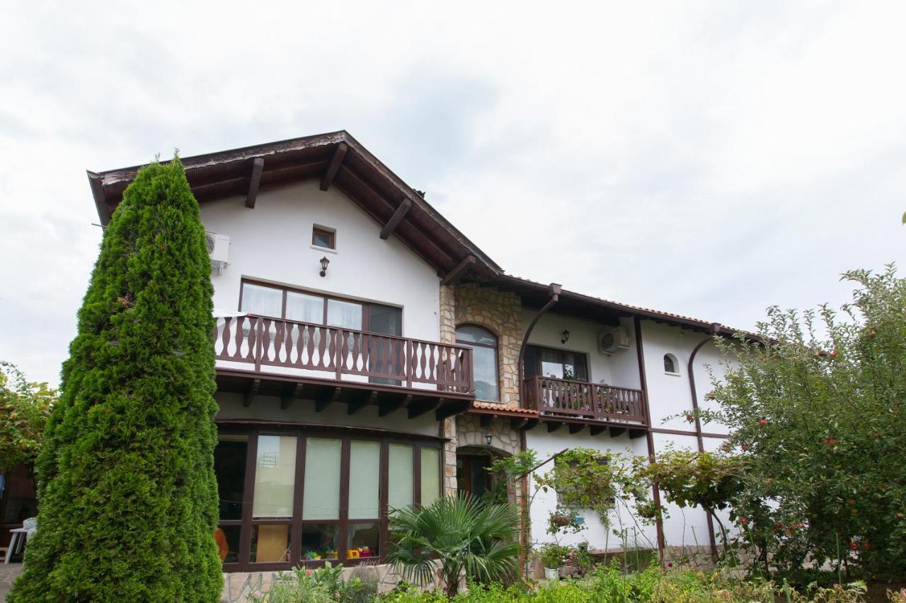 Guest House By The Captain ヴァルナ エクステリア 写真